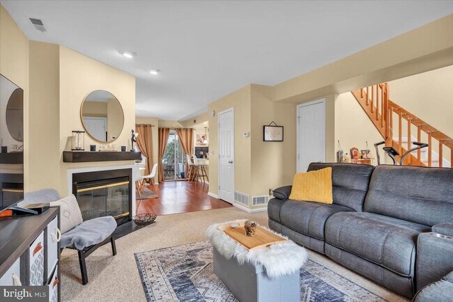 Photo - 211 Harbourtown Blvd