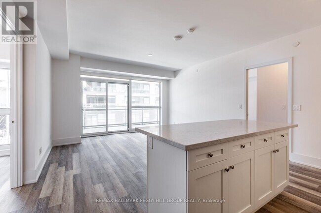 Photo - 271 Sea Ray Ave Unité B209