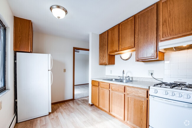 1BR, 1BA - 550SF - Kitchen