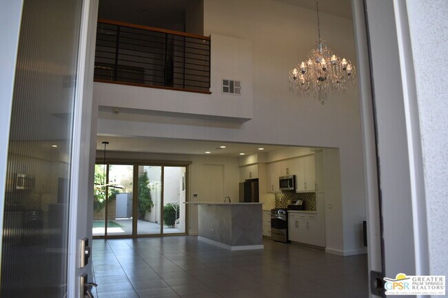 938 Oceo Cir S