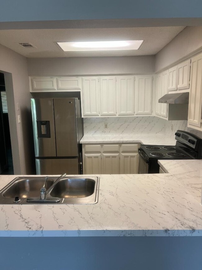 1113-1115 Suburban St