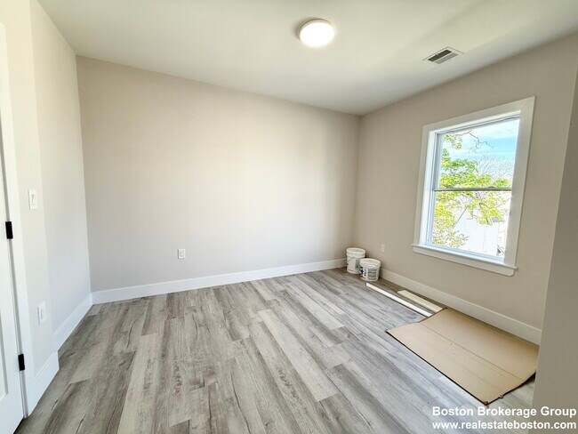 Photo - 10 Cawfield St