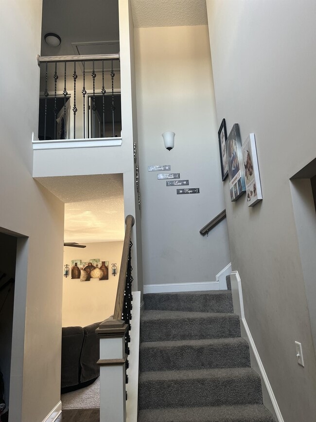 Photo - 460 Thorp Circle