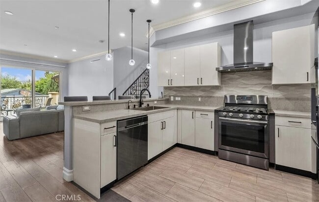 Photo - 201 N Reese Pl Unit 203