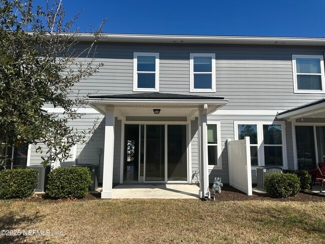 Photo - 136 Pinebury Ln