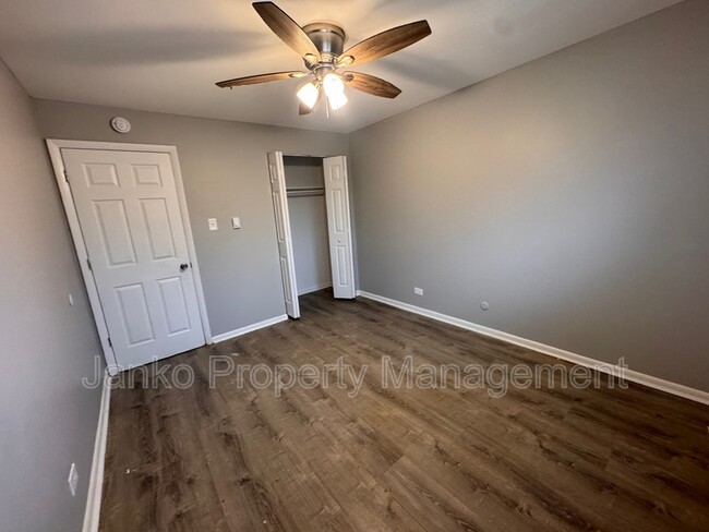 Photo - 474 W 14th Pl Unidad 8