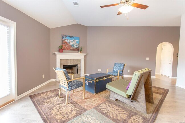 Photo - 1128 Honeysuckle Dr