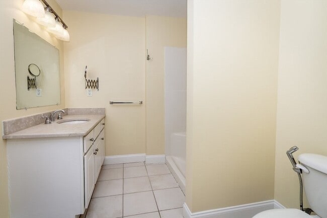 Photo - 120 Wyllis Ave Unidad 319