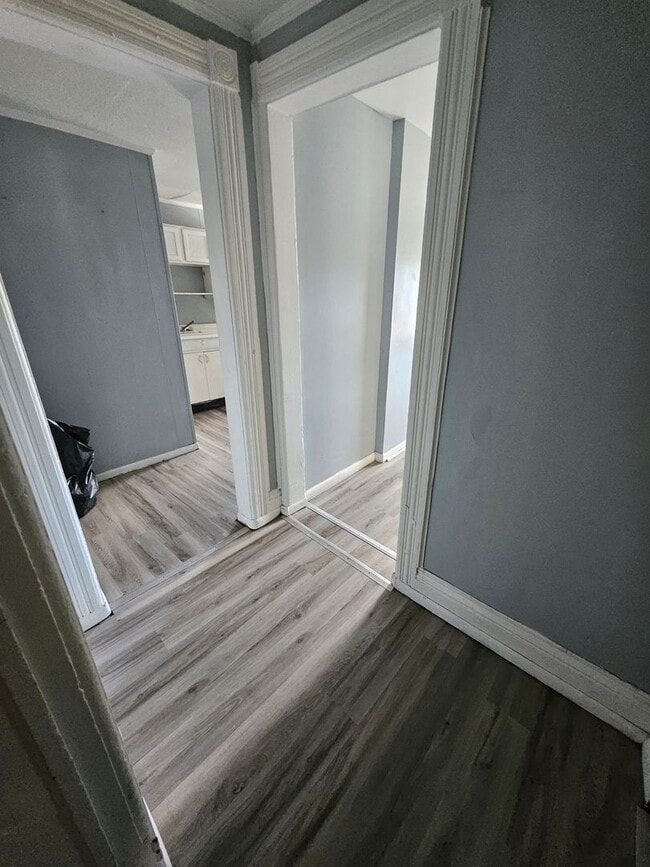 Photo - Upper 1 bedroom unit gas included