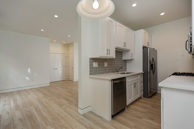 Photo - 7223-7229 Willoughby