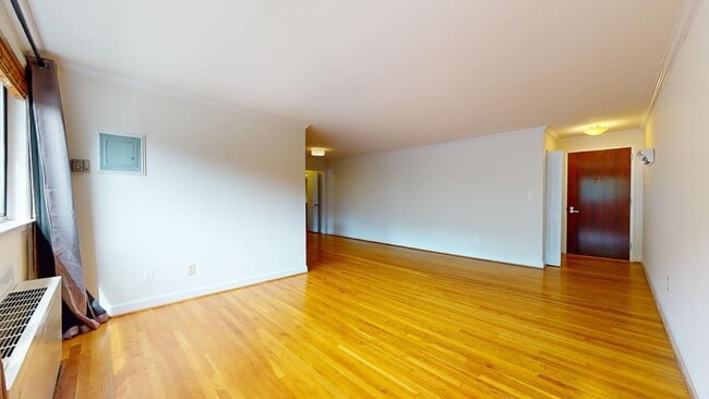 Photo - 2725 39th St NW Unit 403