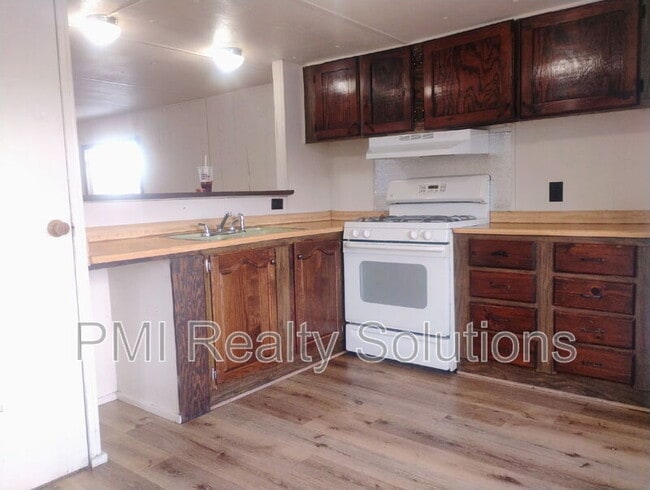 Photo - 300 Elberta Ave