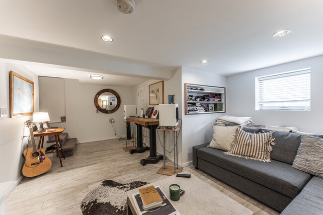 Building Photo - 2732 N Monticello Ave Unit G