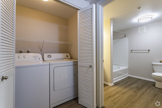 1BR, 1BA - 889SF - Monticello at Southport