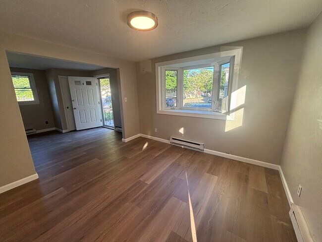 Photo - 162 Essex St