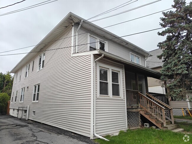 Building Photo - 372 Mansion St Unit 2E Rental