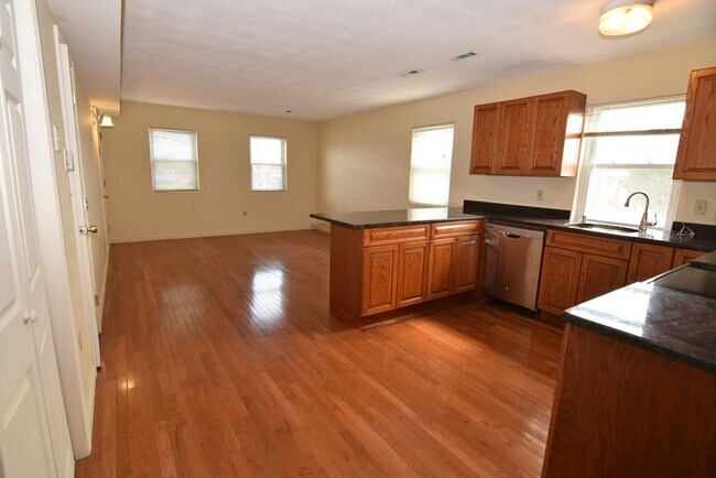 Photo - 877-879 Washington St Unit D