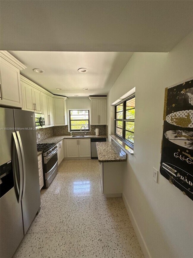 Photo - 1685 SW 15th St