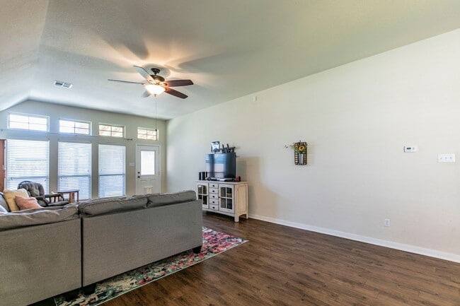 Photo - 4 BEDROOM, 3 BATH, BELTON ISD