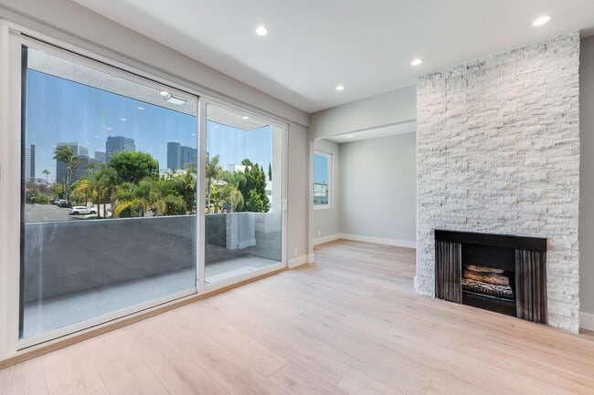 Building Photo - 1557 S Beverly Glen Blvd Unit 203