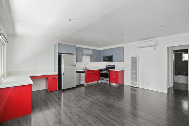 Photo - 1321 W. 36th Pl.