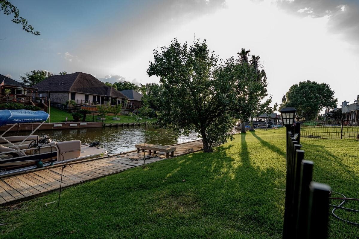 Photo - 13209 Bluff View Dr