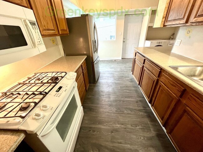 Photo - 2-Bedroom, 1-Bathroom Unit Available in Multiplex Near Downtown Hillsboro - ALL UTILITIES INCLUDED