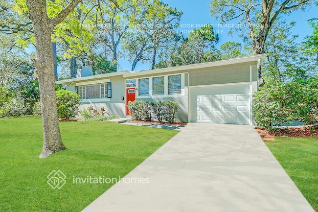 2459 Mercer Cir S