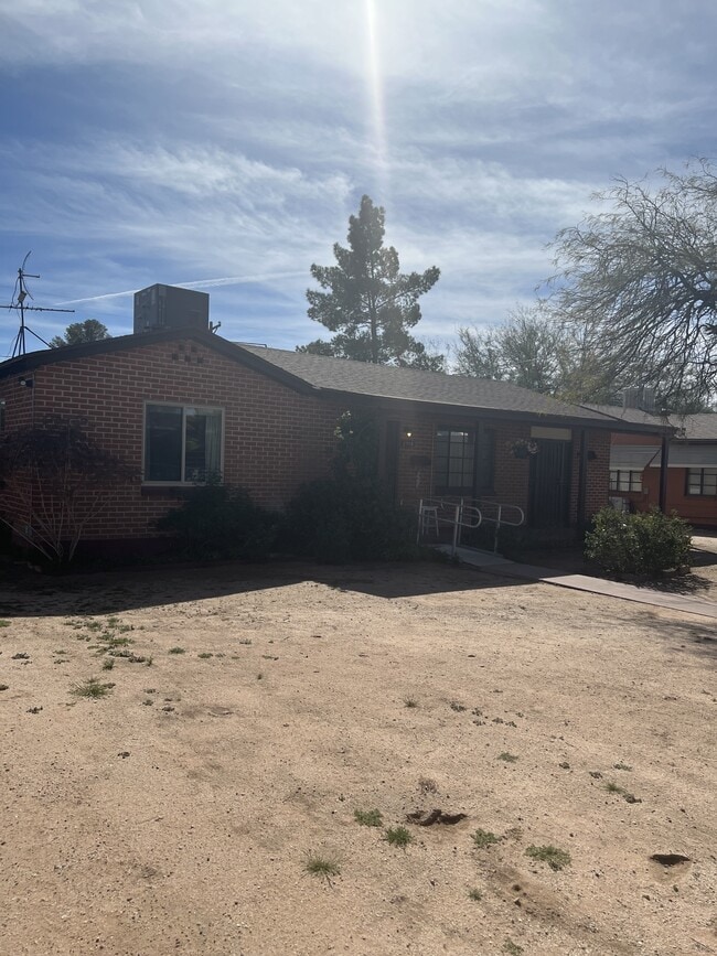 Photo - 2718 E 18th St