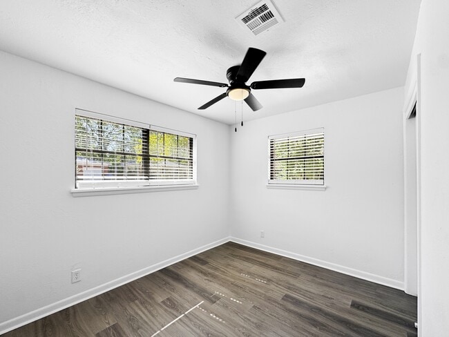 Photo - 513 Manor Dr