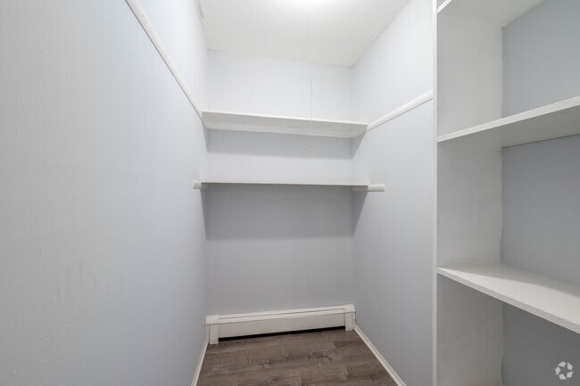 1 bed/1 bath - 625SF - Closet