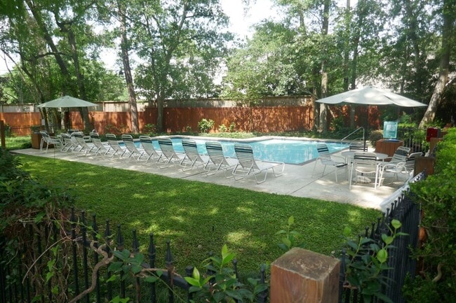 Building Photo - Adorable 1 bedroom, 1 bath Town-Home!!