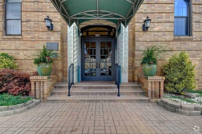 Building Photo - 310 Riverside Blvd Unit 2K Rental
