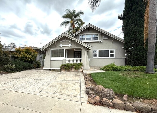 Photo - Hawthorne Unit 70 Hawthorne