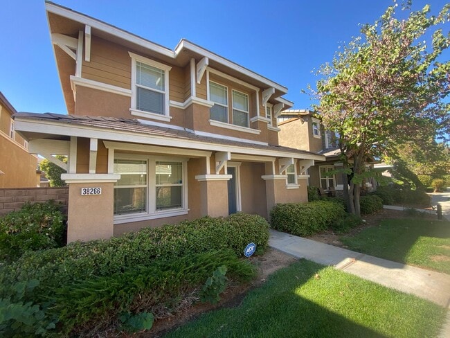 Building Photo - Palmdale 3 Bedroom -Available Now!