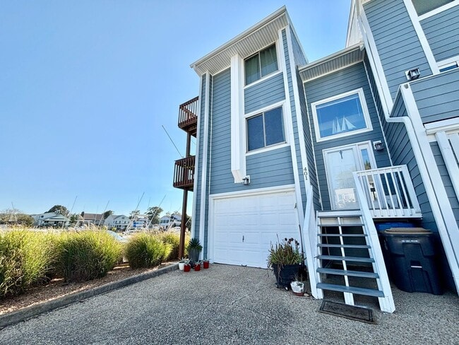 Building Photo - Stunning Virginia Beach Condo with Waterfr...
