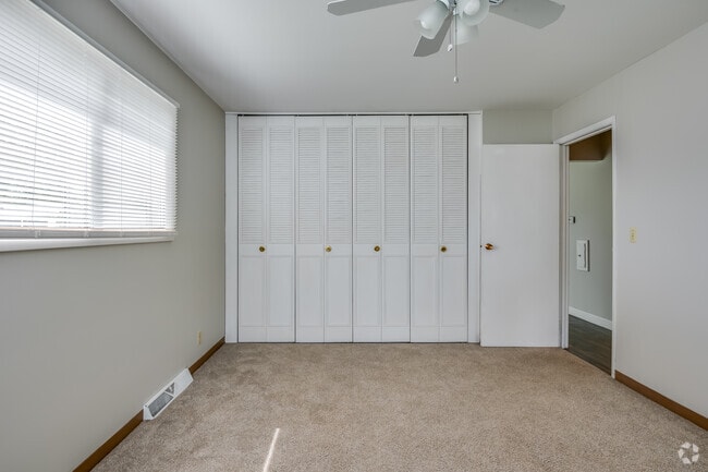 2BR, 1BA - 950SF - Bed