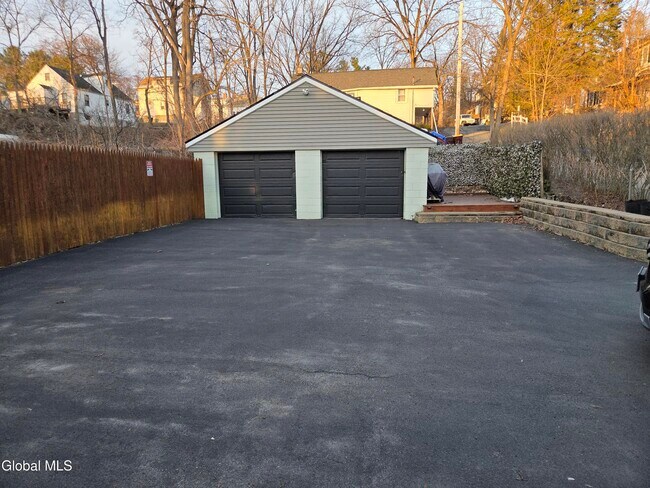 Photo - 669 Pawling Ave Unit #3