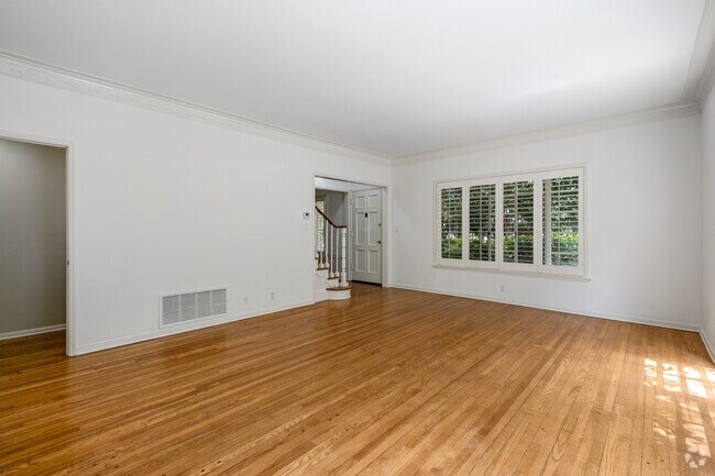 2BD, 2.5BA - 1,550SF - Living Room