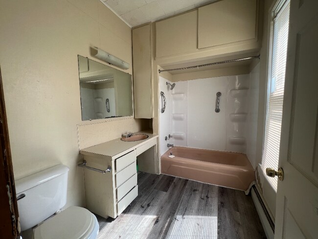 Photo - 124 Spruce St Unidad B