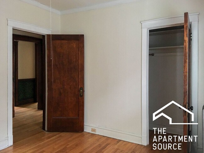 Photo - 3817 N Lawndale Ave Unit 2W