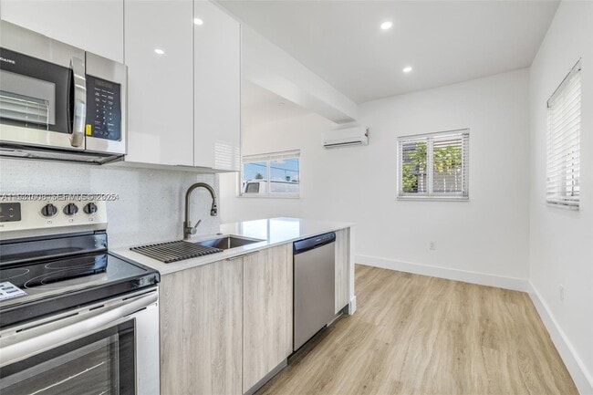 Photo - 415 SE 3rd Ave Unidad 6