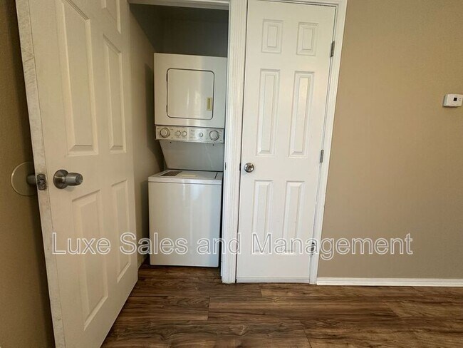 Photo - 6032 NW Expressway Unidad D