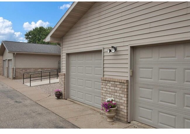 10561 North Rd Unit 202