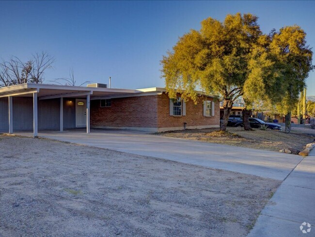 Building Photo - 4 Bedroom 2 Bathroom Rental