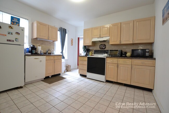 Photo - 66 Brooks St Apartments Unit 1