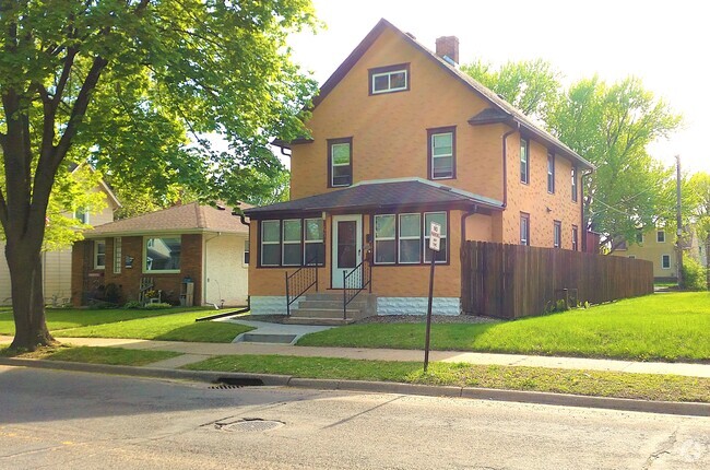 Building Photo - 410 3rd Ave S Unit Street view Rental