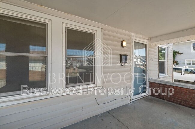 Photo - 601 N Oxford St