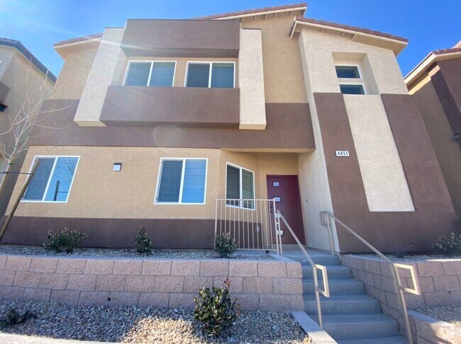 Building Photo - AMAZING GATED 3 BED 2.5 BATH 2 CAR GARAGE ! Rental