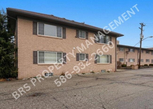 Photo - Upper end-unit condo in desirable Rochester Hills